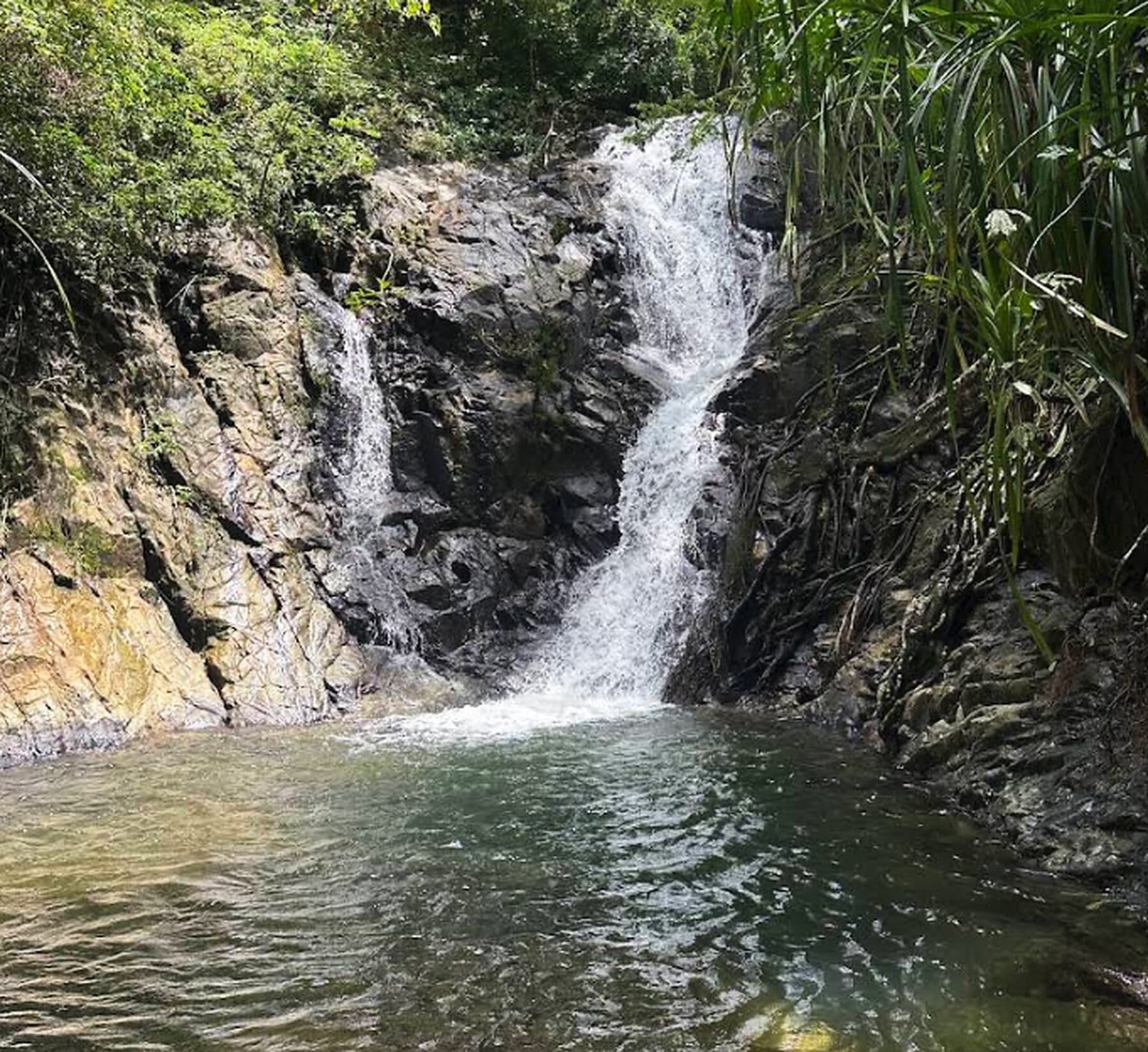 Nagkalit-Kalit Falls in El Nido, Palawan